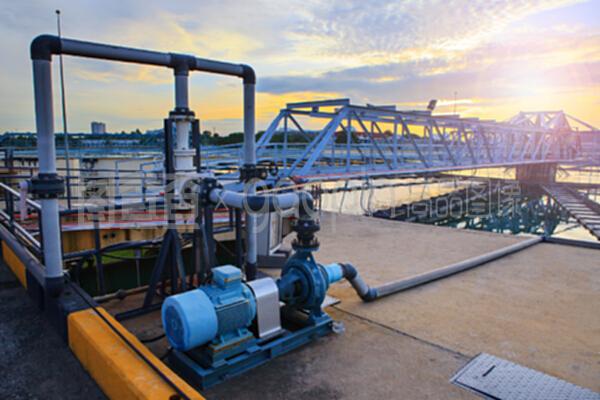 守护城市血脉 大城市自来水工业的大型水箱与供水系统